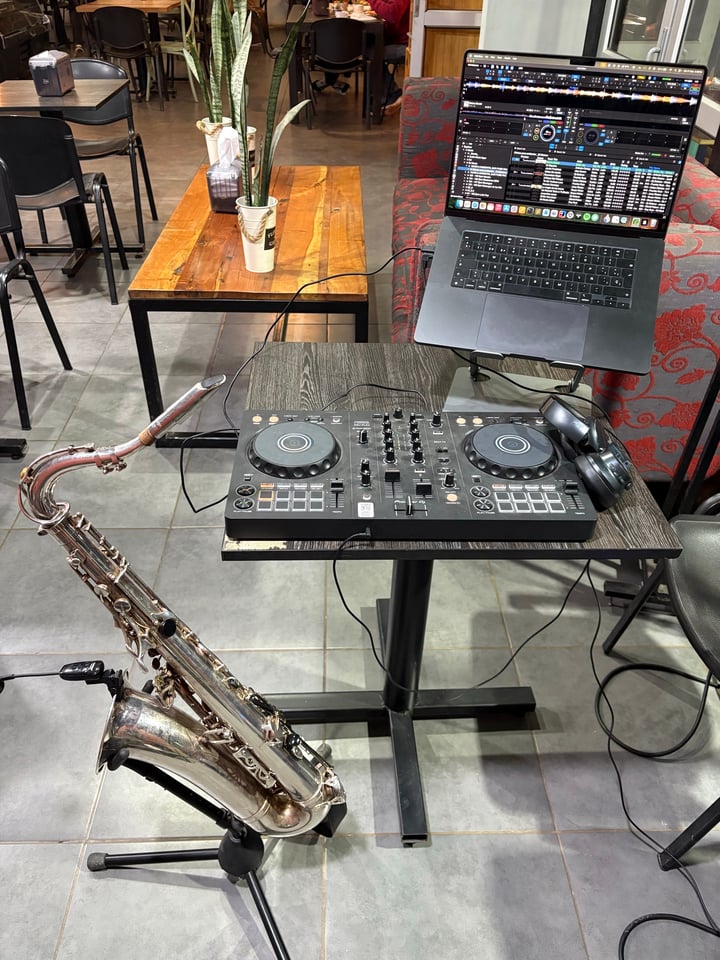 Johnny Richard sax
